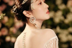 蒋梦婕性感写真大秀身材，肤白貌美惊艳众人